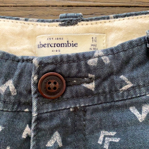 Pair of Abercrombie kids boys patterned shorts - Picture 2 of 5